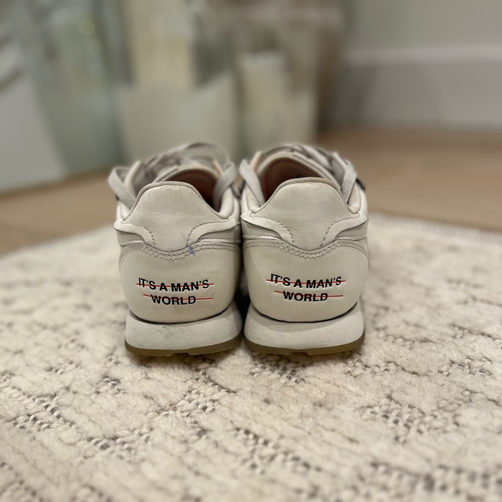 Reebok Women’s Classic White leather 8.5 sneakers - Picture 2 of 7